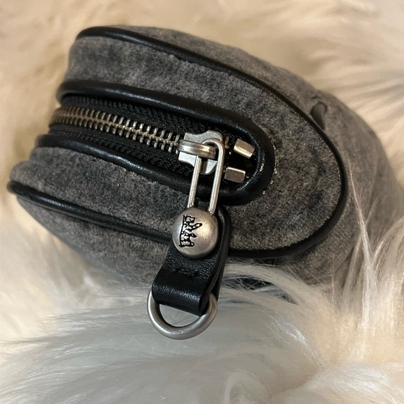 Juicy Couture Heritage Crest Hobo w/makeup pouch PART 2 - Picture 4 of 11